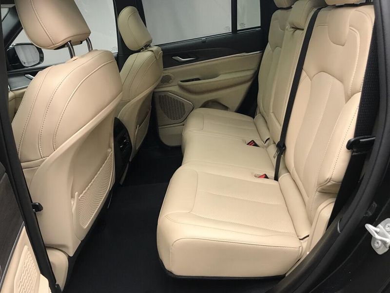 Used 2023 Jeep Grand Cherokee LimitedImage 14