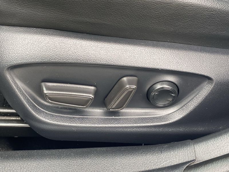 2018 Toyota Camry SEImage 18