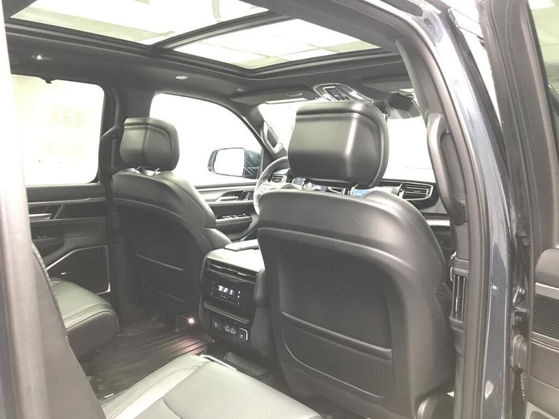 2023 Jeep Wagoneer Series II CarbideImage 23