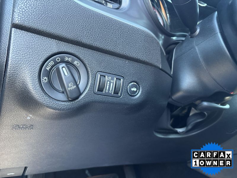 Used 2020 Dodge Charger SXTImage 27