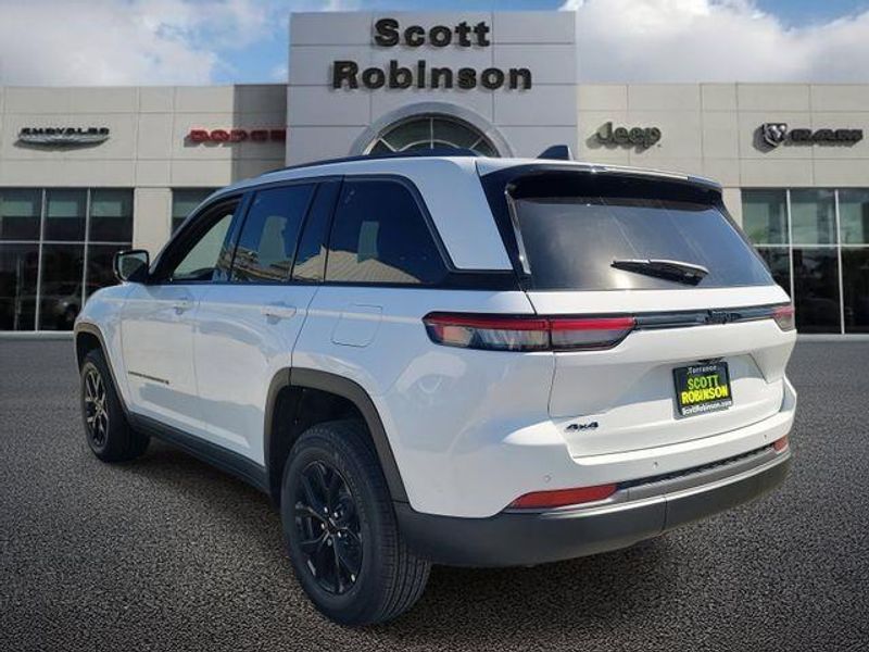 New 2026 Jeep Grand Cherokee Laredo Altitude 4x4