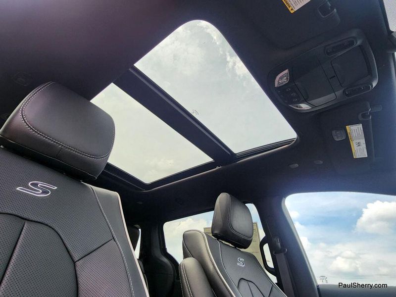 New 2025 Chrysler Pacifica LimitedImage 46