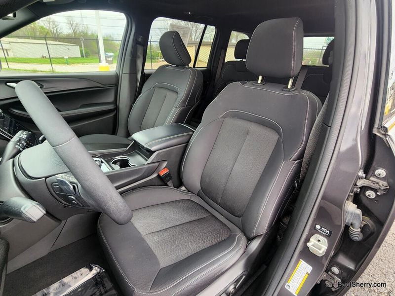 Used 2024 Jeep Grand Cherokee Laredo X