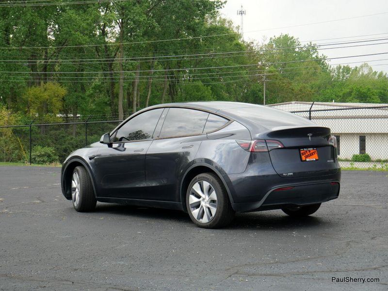 2024 Tesla Model Y Long RangeImage 11