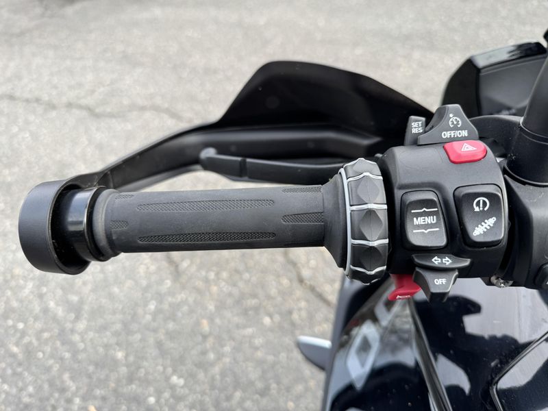 2022 BMW S 1000 XR - TRIPLE BLACK - BLACK STORM METALLIC 