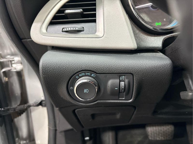 2013 Buick Verano photo 9