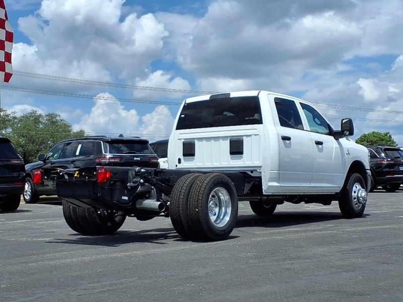 2026 Ram 3500 Tradesman photo 4