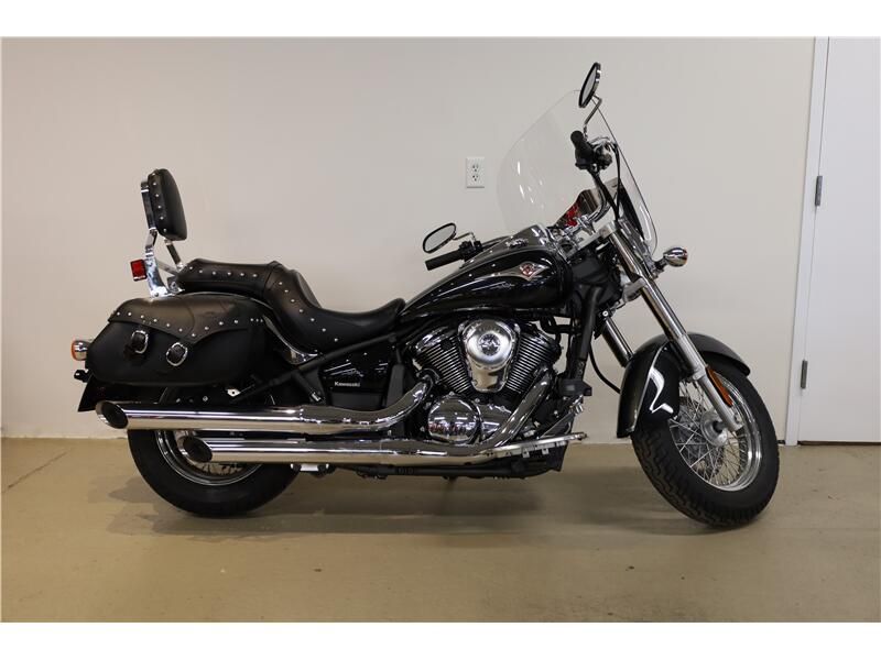 2021 Kawasaki Vulcan 900 in a Pearl Meteor exterior color. New England Powersports 978 338-8990 pixelmotiondemo.com 