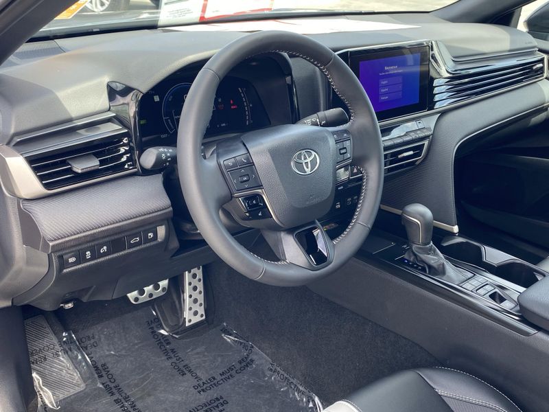 Used 2025 Toyota Camry SEImage 13