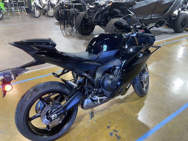 New 2027 Yamaha YZF-R9 Image 11