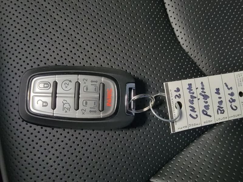 2026 Chrysler Pacifica Limited photo 20