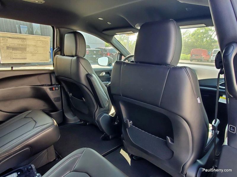 New 2025 Chrysler Voyager LxImage 28
