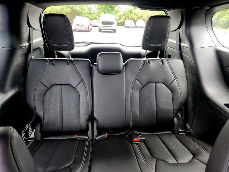New 2027 Chrysler Pacifica Select