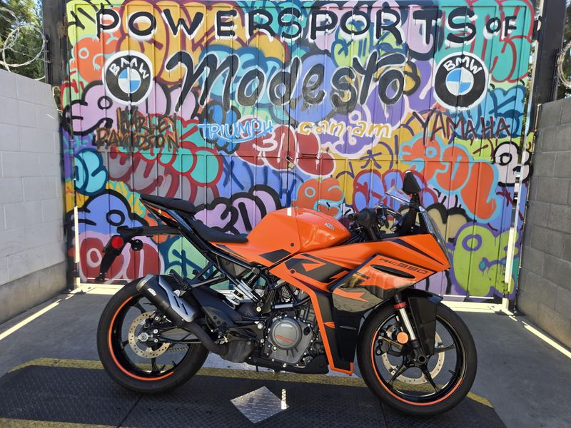 Used 2023 KTM RC 390 Image 4
