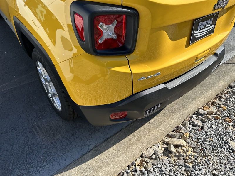 2023 Jeep Renegade Latitude 4x4Image 12