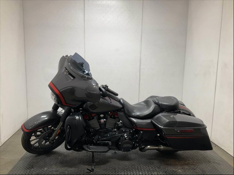 2018 Harley-Davidson Street GlideImage 3