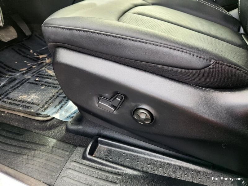 New 2026 Chrysler Voyager Lx