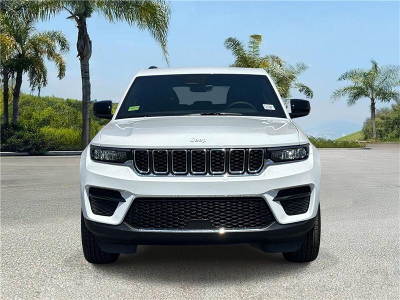 New 2026 Jeep Grand Cherokee Laredo 4x2