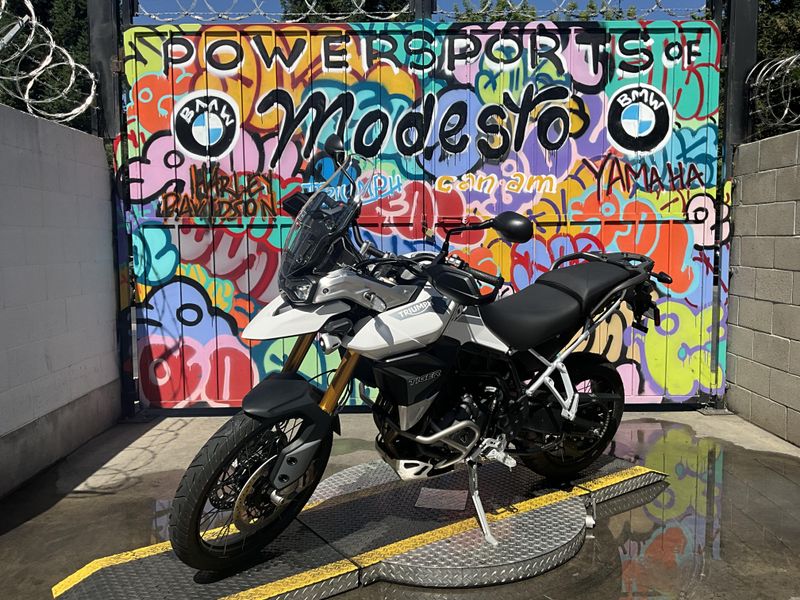 2023 Triumph TIGER 900 RALLY PRO in a PURE WHITE exterior color. BMW Motorcycles of Modesto 209-524-2955 bmwmotorcyclesofmodesto.com 