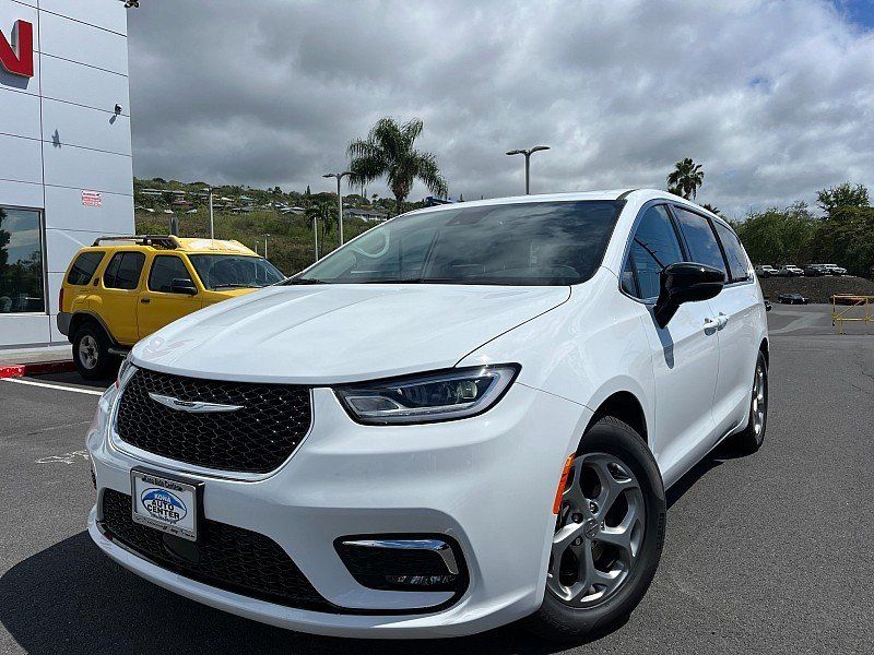 2024 Chrysler Pacifica Limited in a Bright White Clear Coat exterior color. Kona Auto Center 1-888-985-0772 konaautocenter.com 