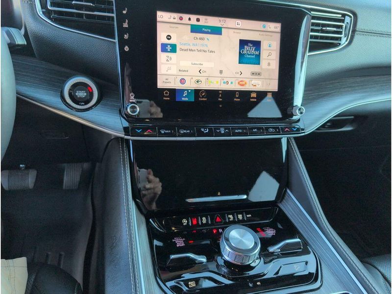 2023 Jeep Wagoneer L Series IIIImage 13