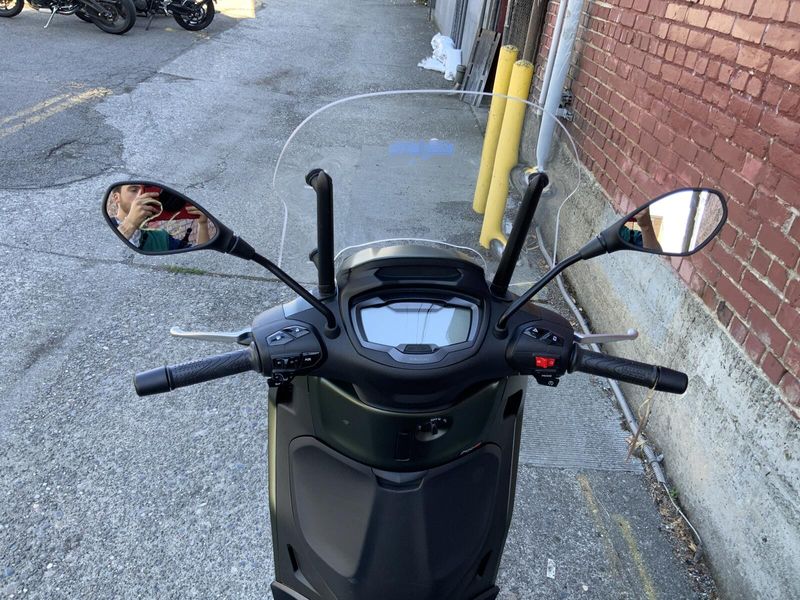 New 2024 PIAGGIO BEVERLY 400 HPE 