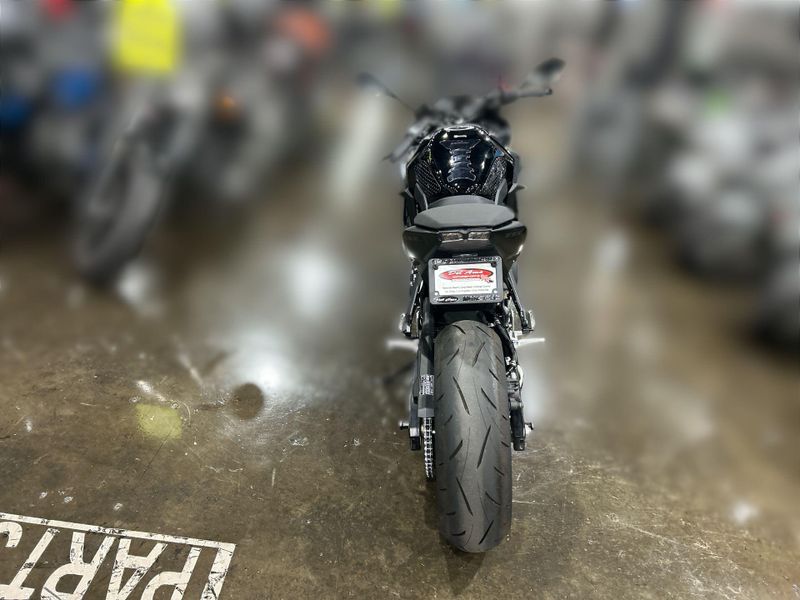 Used 2025 Suzuki GSX-8R Image 15