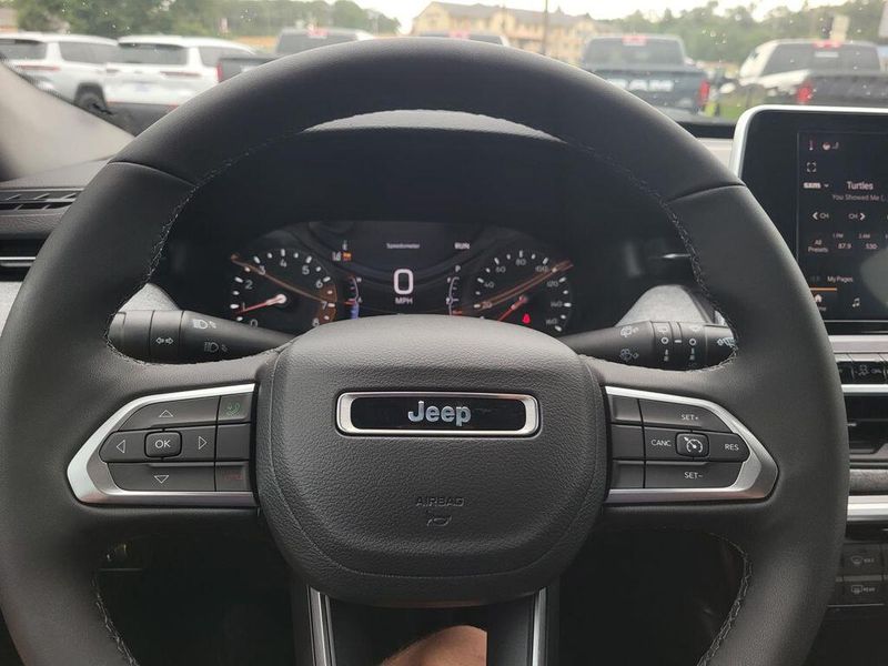 2025 Jeep Compass Latitude 4x4Image 13