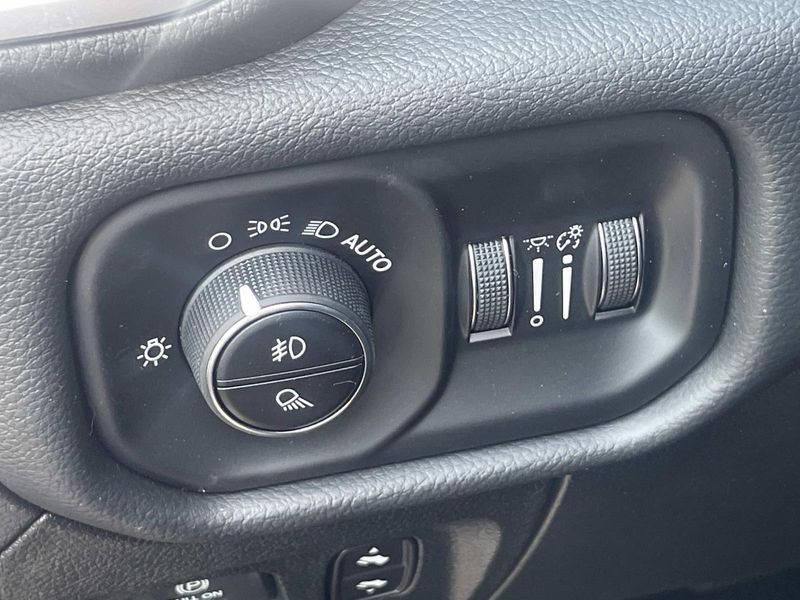 New 2026 RAM 1500 Big Horn Crew Cab 4x2 5'7' Box