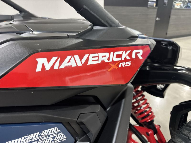 New 2026 Can-Am MAVERICK R X RS WITH SMART-SHOX 999T DCT Image 17