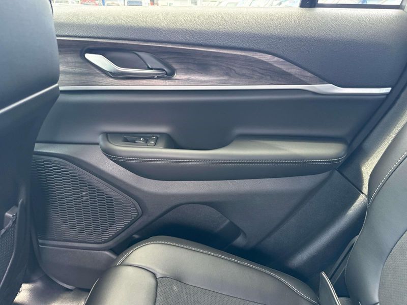 New 2026 Jeep Grand Cherokee Laredo Altitude 4x4