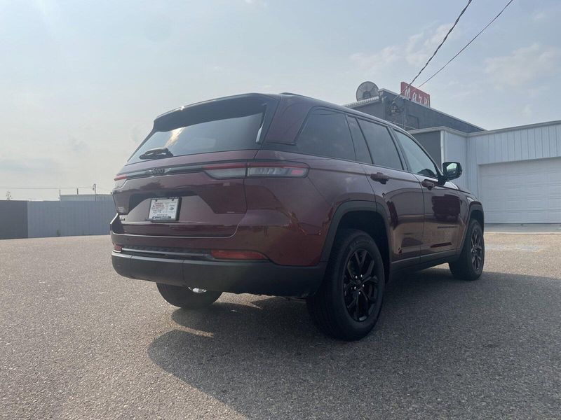 2024 Jeep Grand Cherokee Altitude X 4x4Image 11