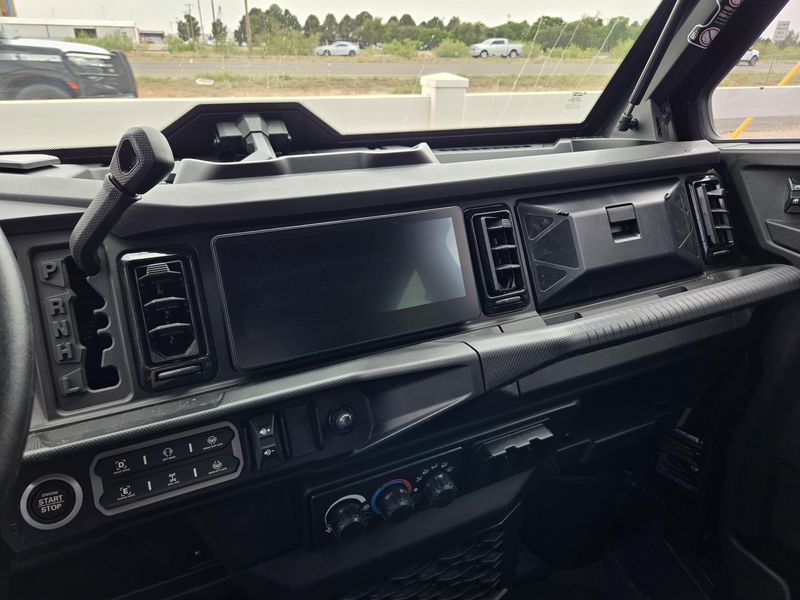 NEW 2026 CAN-AM DEFENDER MAX LIMITED CAB HD11 Image 13