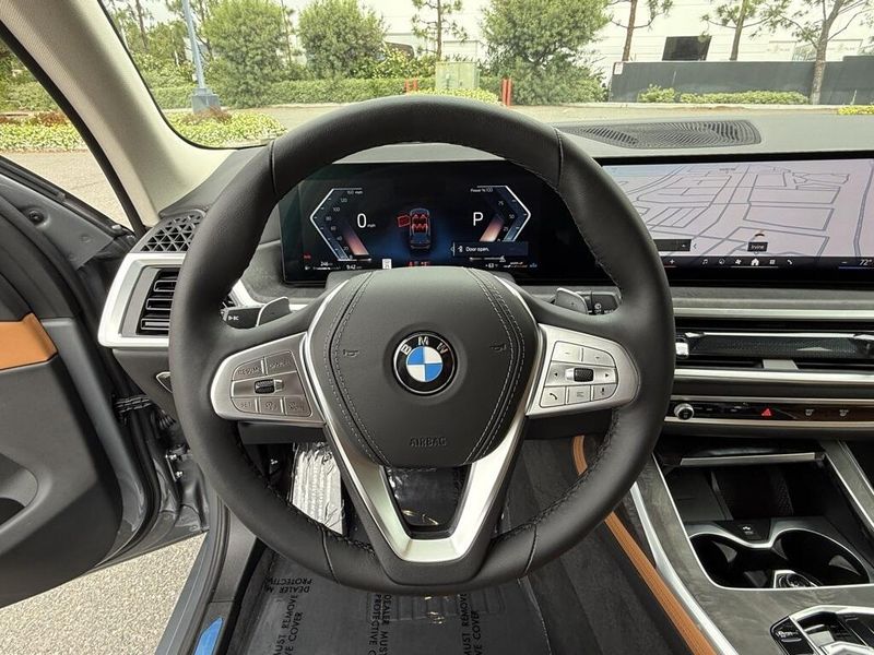 2025 BMW X7 xDrive40iImage 25