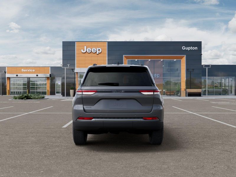 New 2027 Jeep Grand Cherokee Laredo Altitude 4x4Image 7