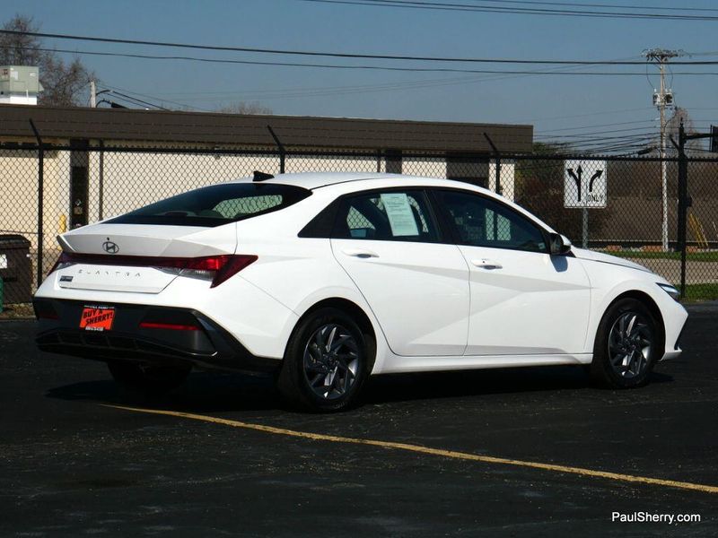 2024 Hyundai Elantra SELImage 15