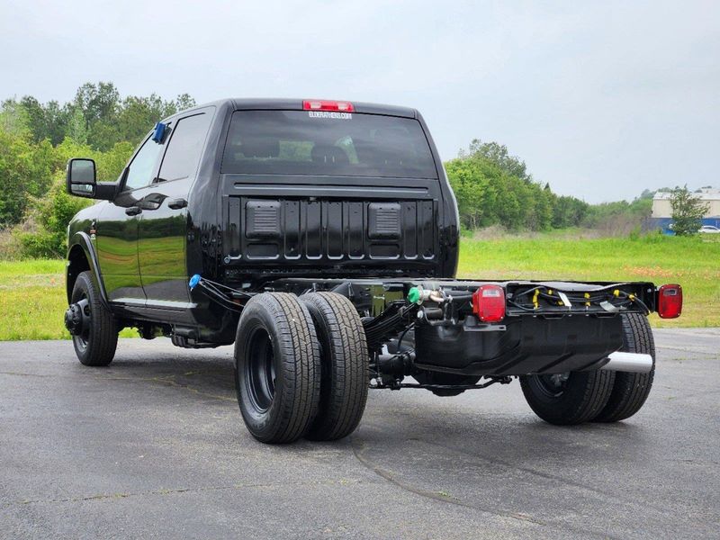 2024 RAM 3500 Tradesman Crew Cab Chassis 4x4 60