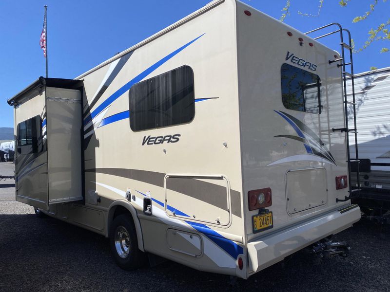 2018 THOR VEGAS 24.1 Image 2
