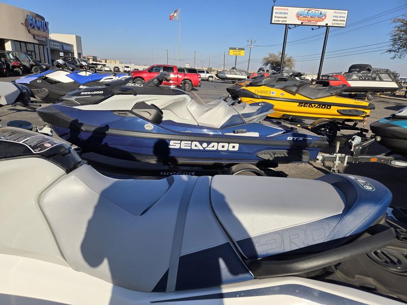 2025 SEADOO FISHPRO SPORT 170 WITH SOUND SYSTEM IDF WHITE AND GULF STREAM BLUE Image 6