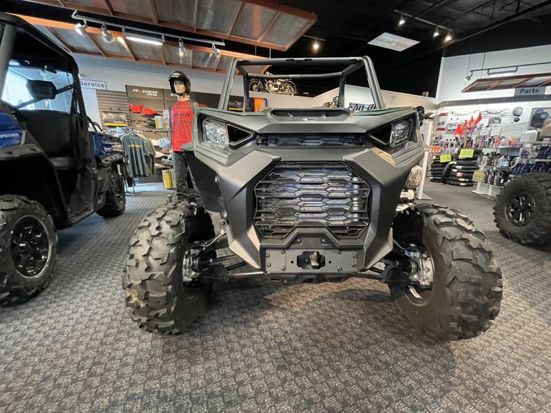 2022 Can-Am COMMANDER DPS 1000R in a Tundra Green exterior color. Can-Am Modesto (209) 524-2955 canammodesto.com 