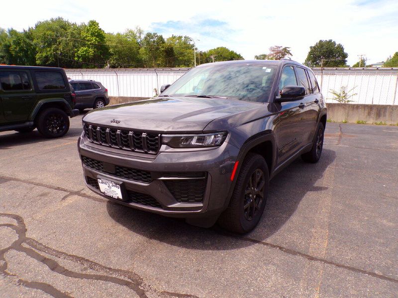 New 2026 Jeep Grand Cherokee Laredo Altitude 4x4