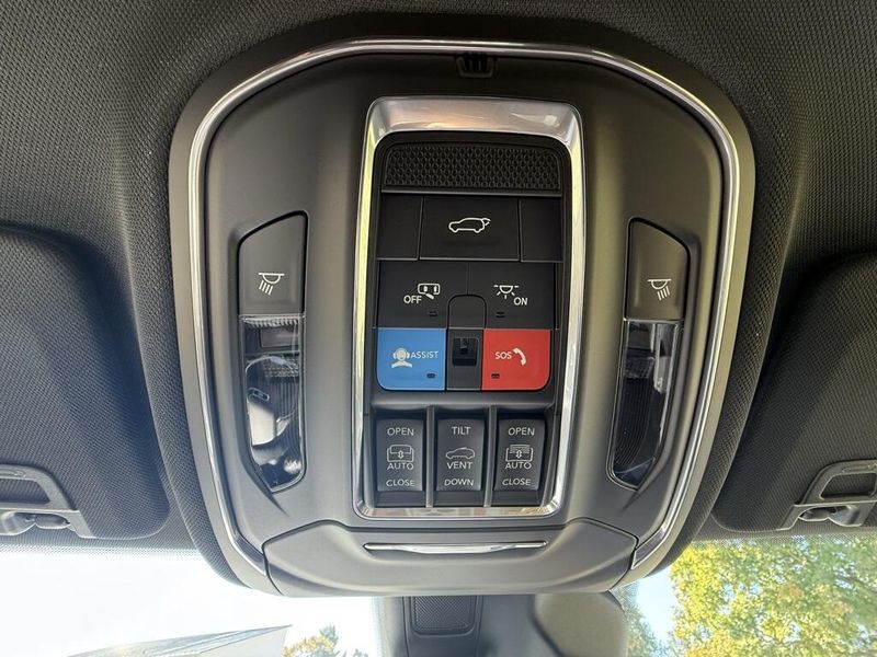 2025 Jeep Grand Cherokee Limited photo 25