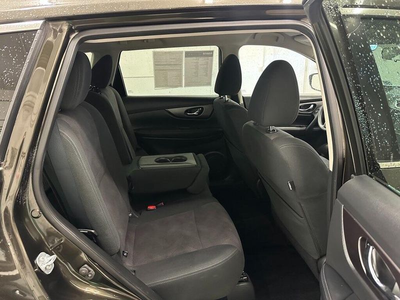 2016 Nissan Rogue SVImage 27