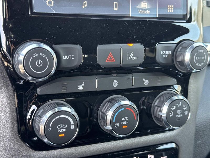 New 2026 RAM 1500 Big Horn Crew Cab 4x2 5'7' Box