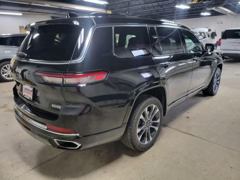 2021 Jeep Grand Cherokee Overland photo 4