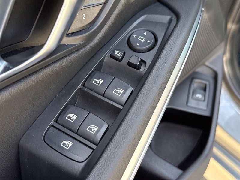 Used 2024 BMW 3 Series 330iImage 15