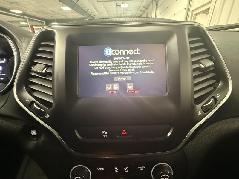 Used 2020 Jeep Cherokee AltitudeImage 27