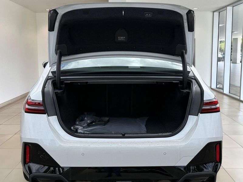 2025 BMW i5 eDrive40Image 15