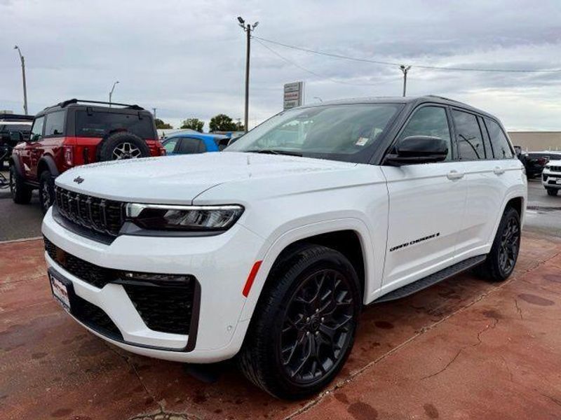 New 2027 Jeep Grand Cherokee Summit 4x4Image 1
