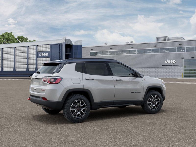 New 2026 Jeep Compass Trailhawk 4x4Image 2